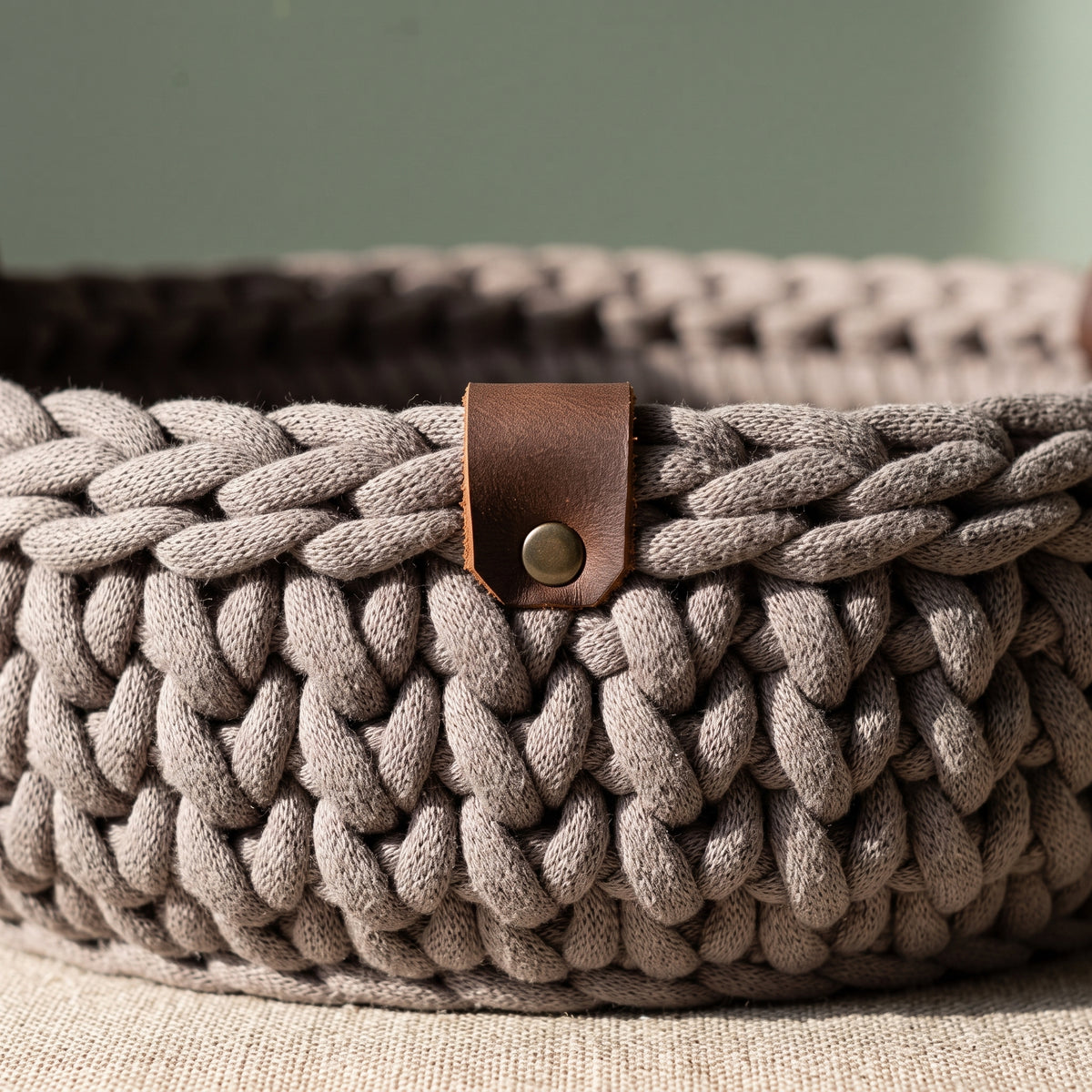 Chunky Crochet Basket Pattern PDF, Leather Handles, Wooden Base