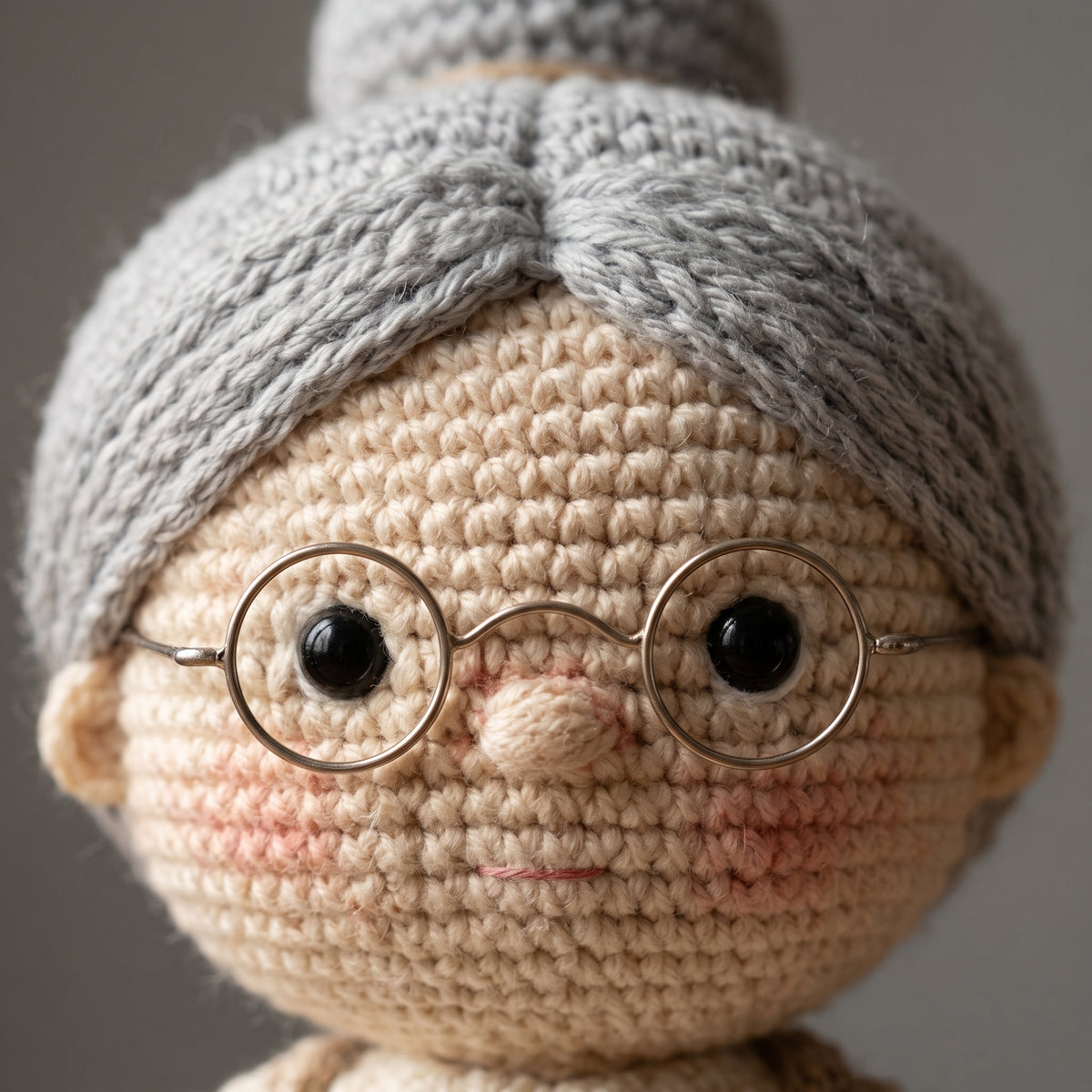 Crochet Pin Cushion Doll Pattern PDF | Amigurumi Grandma with Bun Pincushion | 28 cm Doll | Gift for Sewists