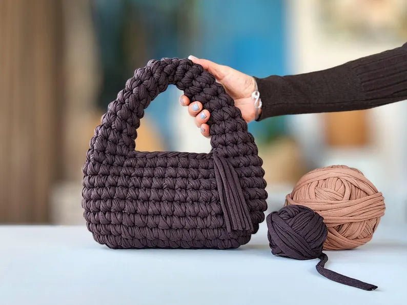Crochet Bag PATTERN: Lydia T-shirt Yarn Hobo Bag, DIY Chunky Egg Shaped Handbag, Fringed Women Purse Pdf/Video (Digital Download)