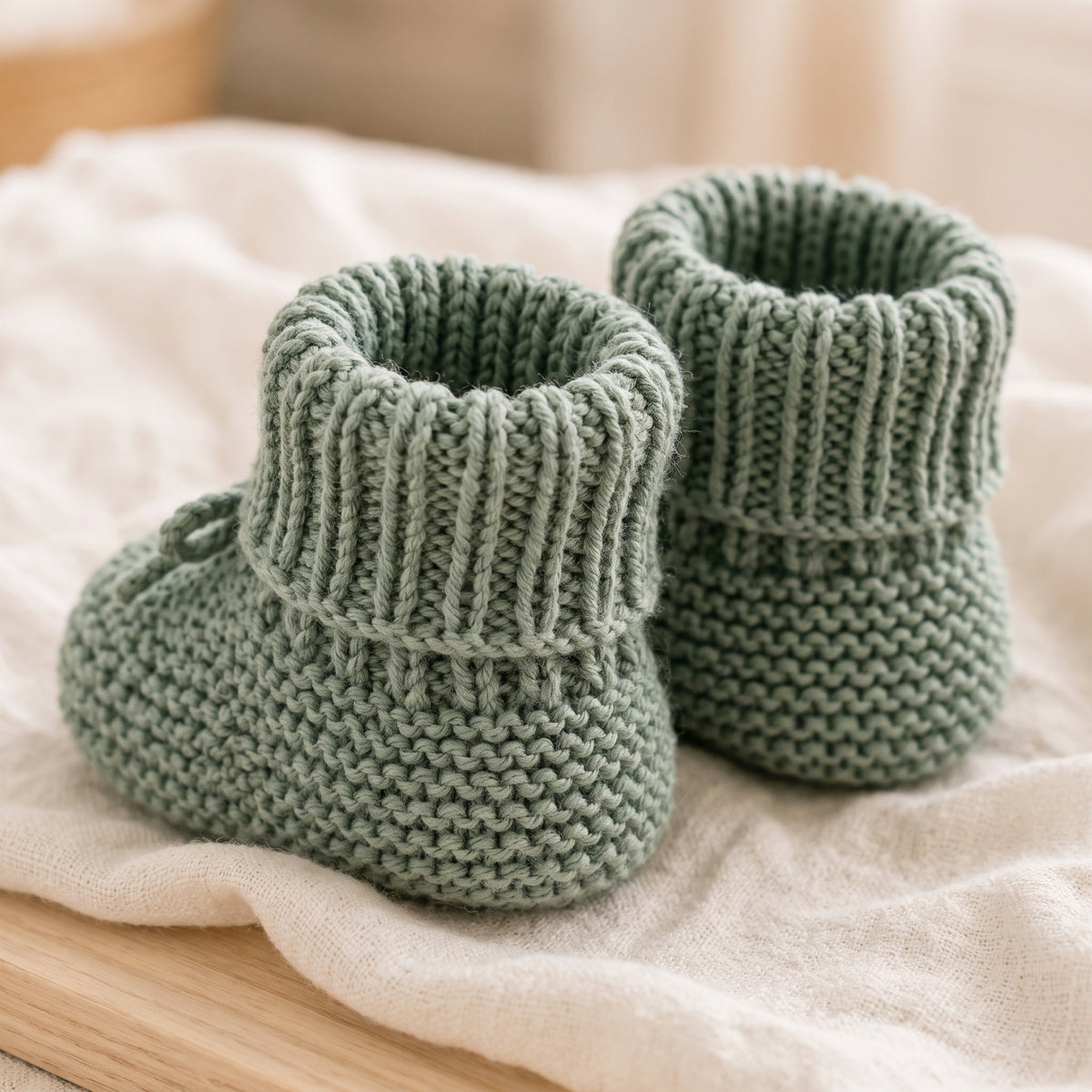 Baby Slippers Knitting Pattern PDF, Garter Stitch Baby Booties with Ribbed Cuff and Tie, 6 Sizes Newborn to 4 Years
