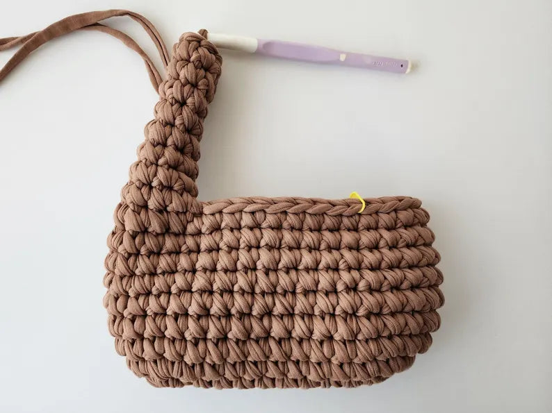 Crochet Bag PATTERN: Lydia T-shirt Yarn Hobo Bag, DIY Chunky Egg Shaped Handbag, Fringed Women Purse Pdf/Video (Digital Download)
